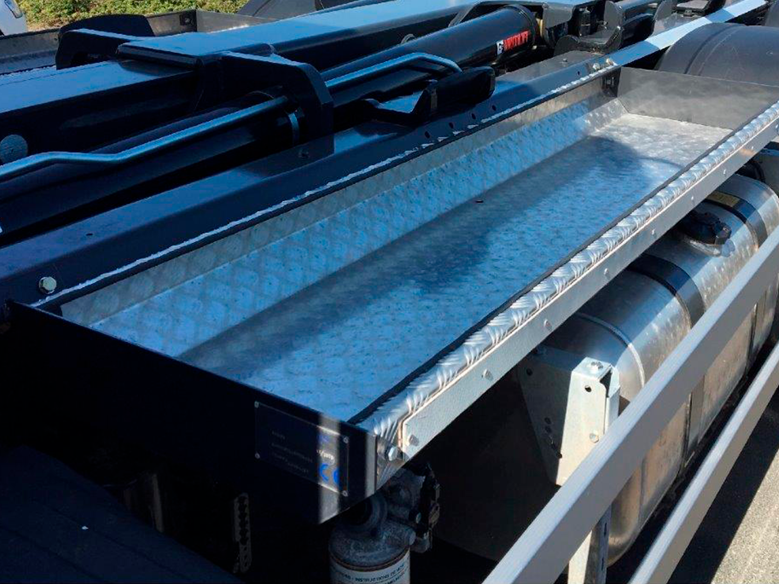 Pressulaatikko 2000x550 mm, reunaprofiililla 